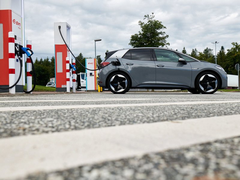 Werkstattbild_Ladesäulen.jpg Heiß begehrt: Ladesäulen für E-Autos im öffentlichen Raum. (Bild: Autoren-Union Mobilität/Eon)